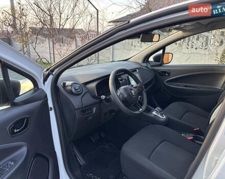 Белый Рено Зое, объемом двигателя 0 л и пробегом 29 тыс. км за 11999 $, фото 7 на Automoto.ua