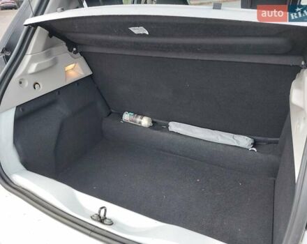 Белый Рено Зое, объемом двигателя 0 л и пробегом 73 тыс. км за 11100 $, фото 16 на Automoto.ua