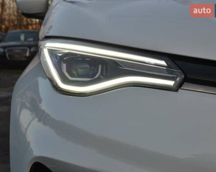 Белый Рено Зое, объемом двигателя 0 л и пробегом 50 тыс. км за 13999 $, фото 40 на Automoto.ua