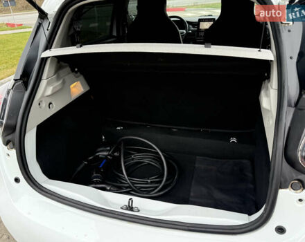 Белый Рено Зое, объемом двигателя 0 л и пробегом 49 тыс. км за 12900 $, фото 19 на Automoto.ua