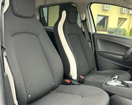 Белый Рено Зое, объемом двигателя 0 л и пробегом 95 тыс. км за 11650 $, фото 49 на Automoto.ua