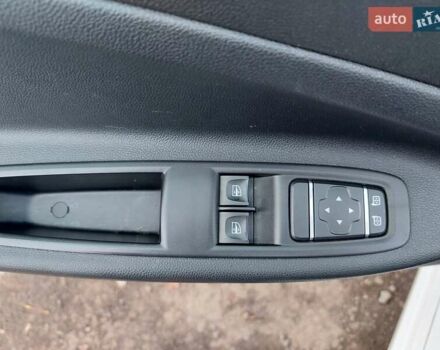 Белый Рено Зое, объемом двигателя 0 л и пробегом 73 тыс. км за 11100 $, фото 11 на Automoto.ua