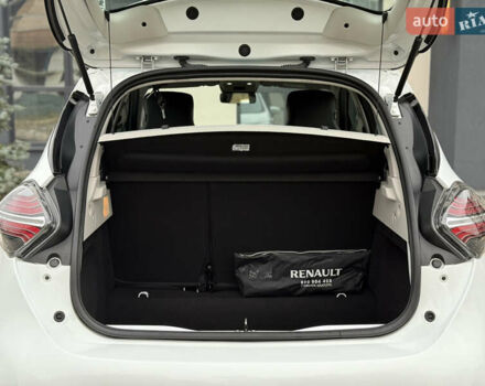 Белый Рено Зое, объемом двигателя 0 л и пробегом 52 тыс. км за 12999 $, фото 53 на Automoto.ua