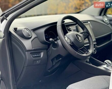 Белый Рено Зое, объемом двигателя 0 л и пробегом 100 тыс. км за 11890 $, фото 4 на Automoto.ua