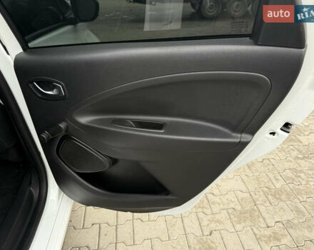 Белый Рено Зое, объемом двигателя 0 л и пробегом 49 тыс. км за 12900 $, фото 21 на Automoto.ua