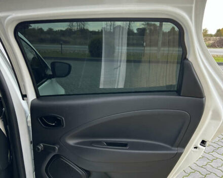 Белый Рено Зое, объемом двигателя 0 л и пробегом 95 тыс. км за 11650 $, фото 46 на Automoto.ua