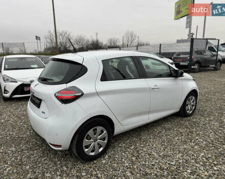 Белый Рено Зое, объемом двигателя 0 л и пробегом 74 тыс. км за 12300 $, фото 13 на Automoto.ua