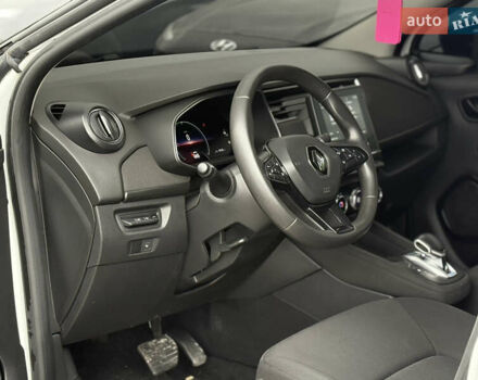 Белый Рено Зое, объемом двигателя 0 л и пробегом 85 тыс. км за 10999 $, фото 29 на Automoto.ua