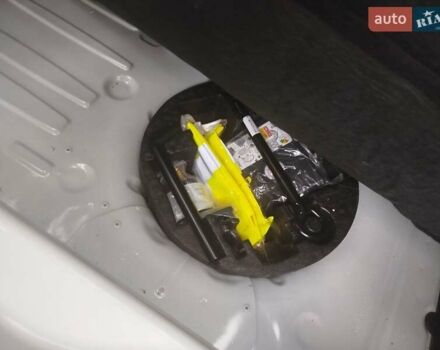 Білий Рено Зое, об'ємом двигуна 0 л та пробігом 105 тис. км за 11800 $, фото 9 на Automoto.ua