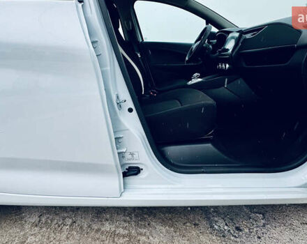 Білий Рено Зое, об'ємом двигуна 0 л та пробігом 59 тис. км за 12800 $, фото 16 на Automoto.ua