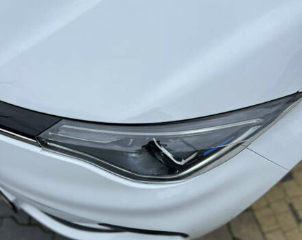 Белый Рено Зое, объемом двигателя 0 л и пробегом 95 тыс. км за 11650 $, фото 17 на Automoto.ua