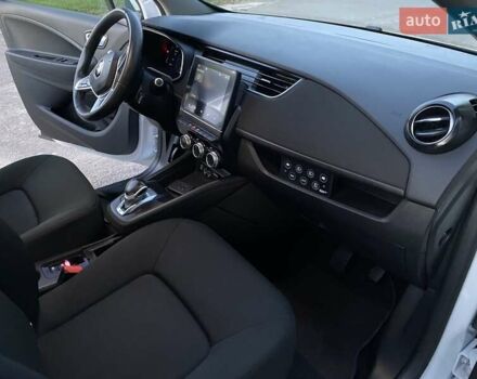 Белый Рено Зое, объемом двигателя 0 л и пробегом 86 тыс. км за 11506 $, фото 16 на Automoto.ua