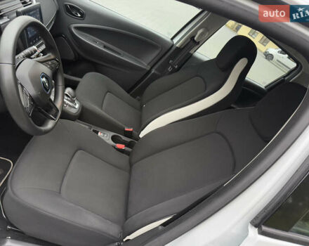 Белый Рено Зое, объемом двигателя 0 л и пробегом 80 тыс. км за 12450 $, фото 15 на Automoto.ua