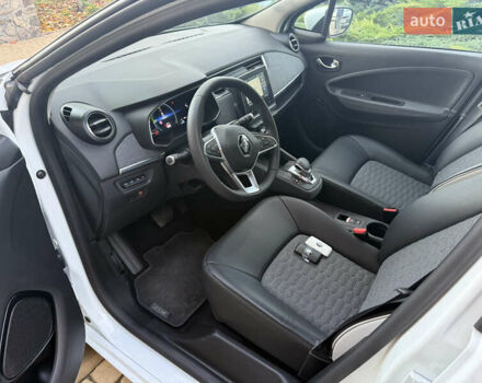 Белый Рено Зое, объемом двигателя 0 л и пробегом 7 тыс. км за 13250 $, фото 7 на Automoto.ua
