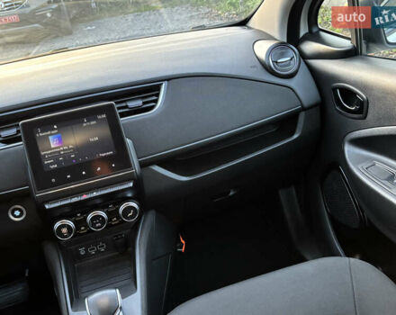 Белый Рено Зое, объемом двигателя 0 л и пробегом 29 тыс. км за 11999 $, фото 20 на Automoto.ua