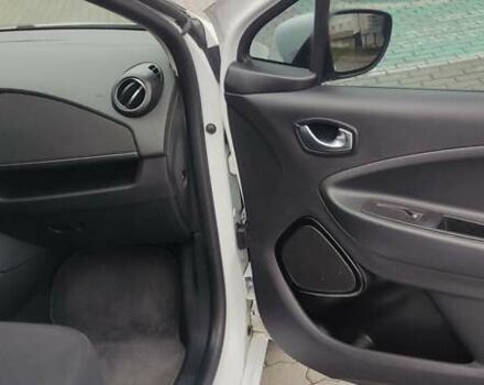 Белый Рено Зое, объемом двигателя 0 л и пробегом 76 тыс. км за 11000 $, фото 12 на Automoto.ua