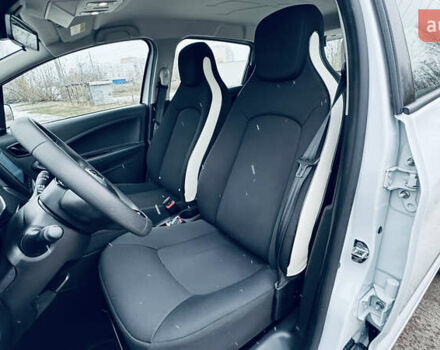 Білий Рено Зое, об'ємом двигуна 0 л та пробігом 59 тис. км за 12800 $, фото 18 на Automoto.ua