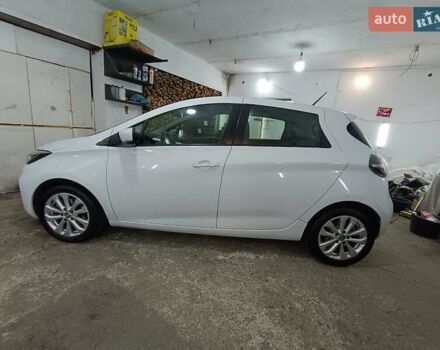 Белый Рено Зое, объемом двигателя 0 л и пробегом 102 тыс. км за 10999 $, фото 2 на Automoto.ua