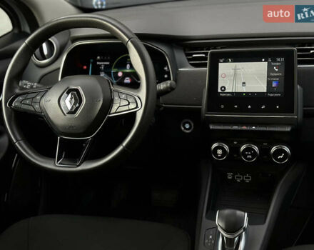 Белый Рено Зое, объемом двигателя 0 л и пробегом 106 тыс. км за 11400 $, фото 38 на Automoto.ua