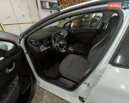Белый Рено Зое, объемом двигателя 0 л и пробегом 102 тыс. км за 10999 $, фото 9 на Automoto.ua
