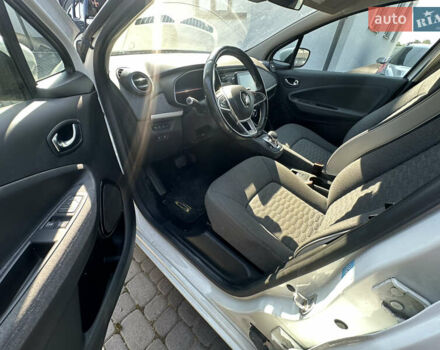 Белый Рено Зое, объемом двигателя 0 л и пробегом 87 тыс. км за 11600 $, фото 6 на Automoto.ua