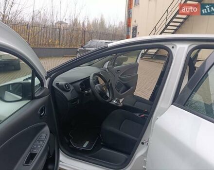 Белый Рено Зое, объемом двигателя 0 л и пробегом 82 тыс. км за 11600 $, фото 13 на Automoto.ua