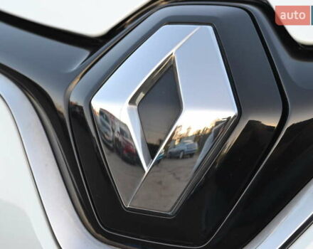 Белый Рено Зое, объемом двигателя 0 л и пробегом 50 тыс. км за 13999 $, фото 42 на Automoto.ua