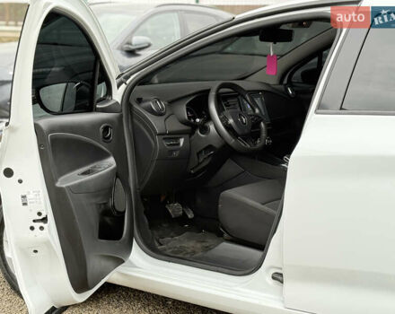Белый Рено Зое, объемом двигателя 0 л и пробегом 85 тыс. км за 10999 $, фото 30 на Automoto.ua