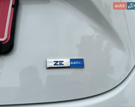 Рено Зое 2021 в Мукачеве на Automoto.ua Белый Рено Зое, объемом двигателя 0 л и пробегом 81 тыс. км за 11999 $, фото 53 на Automoto.ua