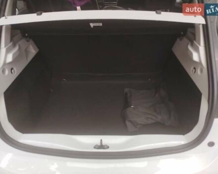 Білий Рено Зое, об'ємом двигуна 0 л та пробігом 105 тис. км за 11800 $, фото 8 на Automoto.ua