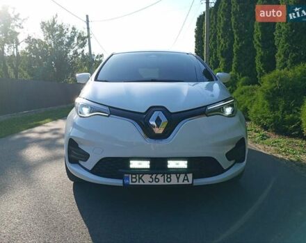 Белый Рено Зое, объемом двигателя 0 л и пробегом 58 тыс. км за 12300 $, фото 11 на Automoto.ua