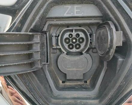 Белый Рено Зое, объемом двигателя 0 л и пробегом 73 тыс. км за 11100 $, фото 20 на Automoto.ua