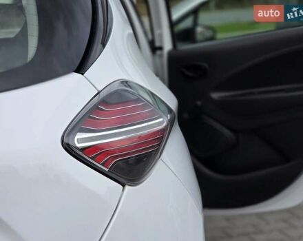 Белый Рено Зое, объемом двигателя 0 л и пробегом 151 тыс. км за 11000 $, фото 8 на Automoto.ua