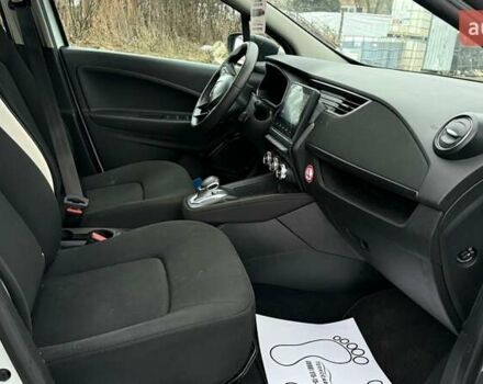 Белый Рено Зое, объемом двигателя 0 л и пробегом 85 тыс. км за 9989 $, фото 11 на Automoto.ua