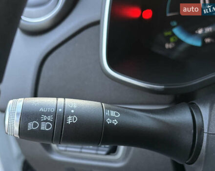 Белый Рено Зое, объемом двигателя 0 л и пробегом 29 тыс. км за 11999 $, фото 12 на Automoto.ua