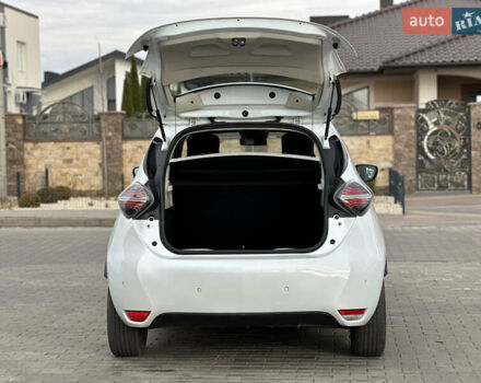 Белый Рено Зое, объемом двигателя 0 л и пробегом 106 тыс. км за 11400 $, фото 22 на Automoto.ua