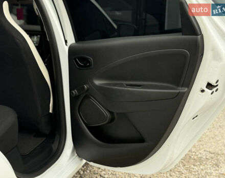 Белый Рено Зое, объемом двигателя 0 л и пробегом 85 тыс. км за 10999 $, фото 9 на Automoto.ua