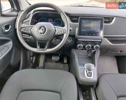 Белый Рено Зое, объемом двигателя 0 л и пробегом 73 тыс. км за 11100 $, фото 8 на Automoto.ua