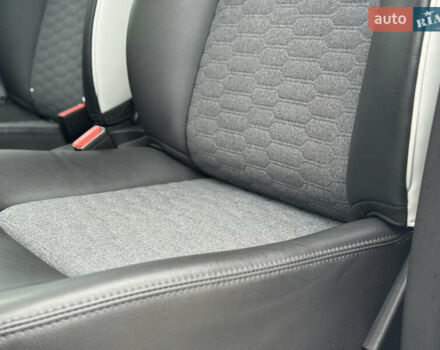 Белый Рено Зое, объемом двигателя 0 л и пробегом 52 тыс. км за 12999 $, фото 21 на Automoto.ua