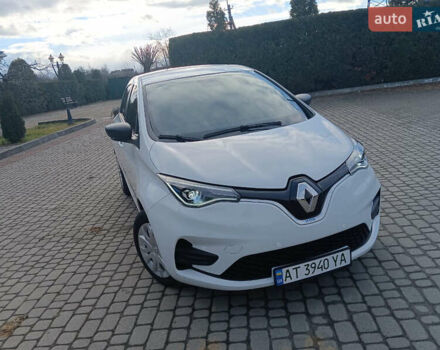 Белый Рено Зое, объемом двигателя 0 л и пробегом 39 тыс. км за 12000 $, фото 1 на Automoto.ua