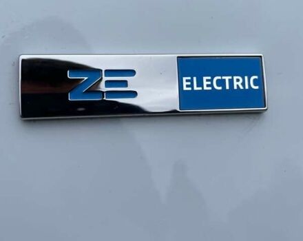 Белый Рено Зое, объемом двигателя 0 л и пробегом 58 тыс. км за 11996 $, фото 37 на Automoto.ua