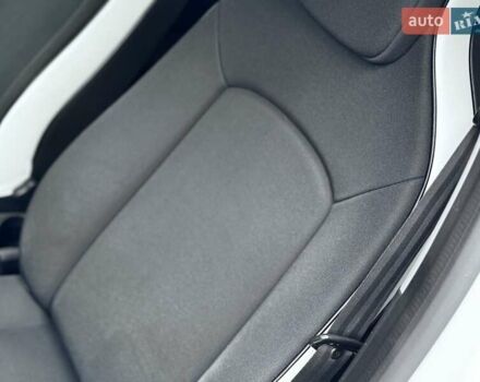 Рено Зое 2021 в Дрогобыче на Automoto.ua Белый Рено Зое, объемом двигателя 0 л и пробегом 55 тыс. км за 12900 $, фото 43 на Automoto.ua