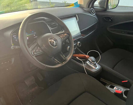 Білий Рено Зое, об'ємом двигуна 0 л та пробігом 33 тис. км за 12800 $, фото 4 на Automoto.ua