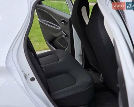 Белый Рено Зое, объемом двигателя 0 л и пробегом 151 тыс. км за 11000 $, фото 4 на Automoto.ua