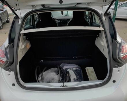 Белый Рено Зое, объемом двигателя 0 л и пробегом 90 тыс. км за 12999 $, фото 13 на Automoto.ua