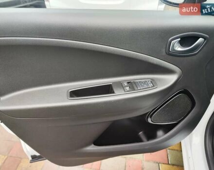 Белый Рено Зое, объемом двигателя 0 л и пробегом 37 тыс. км за 12700 $, фото 24 на Automoto.ua