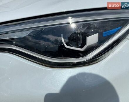 Белый Рено Зое, объемом двигателя 0 л и пробегом 74 тыс. км за 11800 $, фото 12 на Automoto.ua