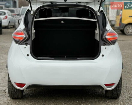 Белый Рено Зое, объемом двигателя 0 л и пробегом 85 тыс. км за 10999 $, фото 18 на Automoto.ua