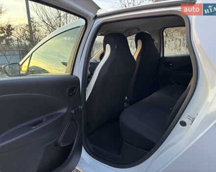 Белый Рено Зое, объемом двигателя 0 л и пробегом 29 тыс. км за 11999 $, фото 22 на Automoto.ua