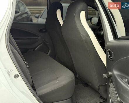 Белый Рено Зое, объемом двигателя 0 л и пробегом 85 тыс. км за 10999 $, фото 33 на Automoto.ua